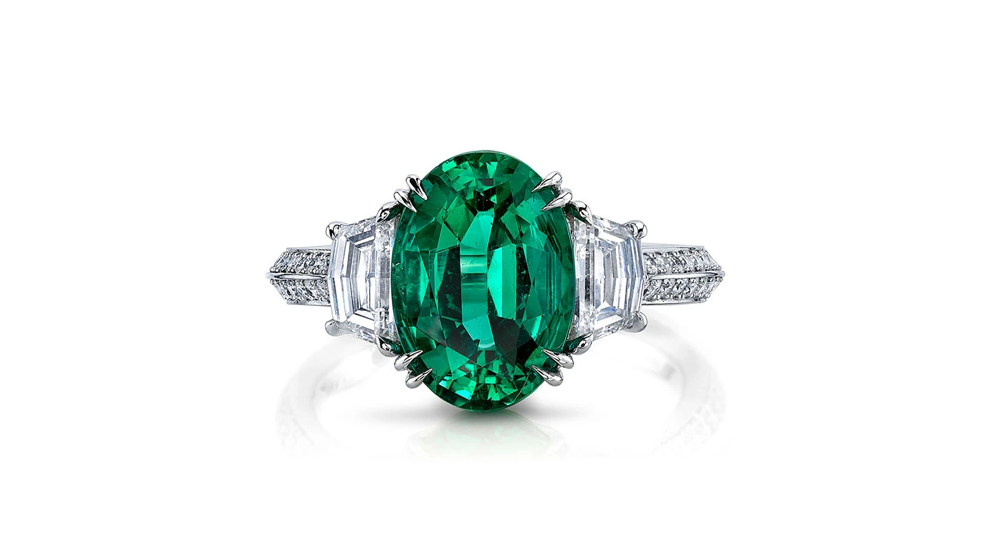 Emerald ring premium